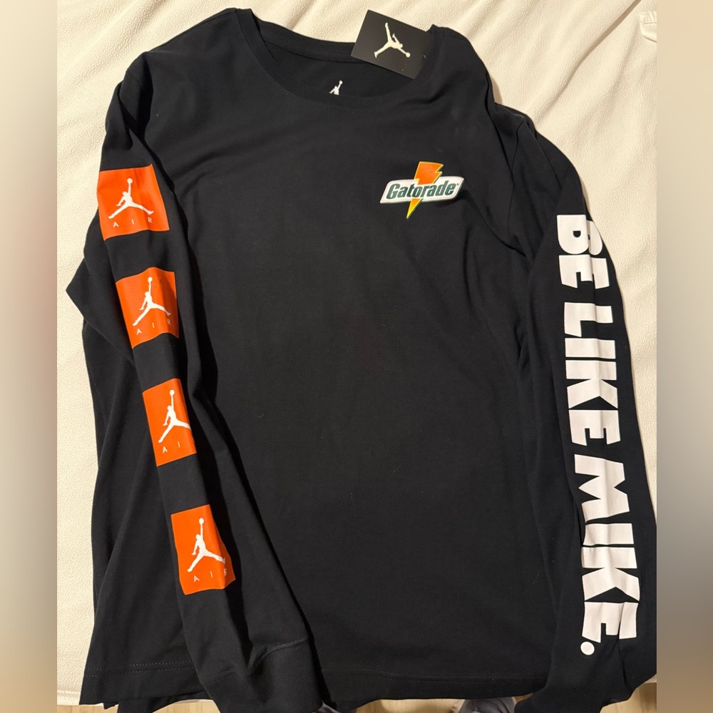 Jordan x Gatorade “Be Like Mike” long sleeve shirt. NWT, Men’s large.